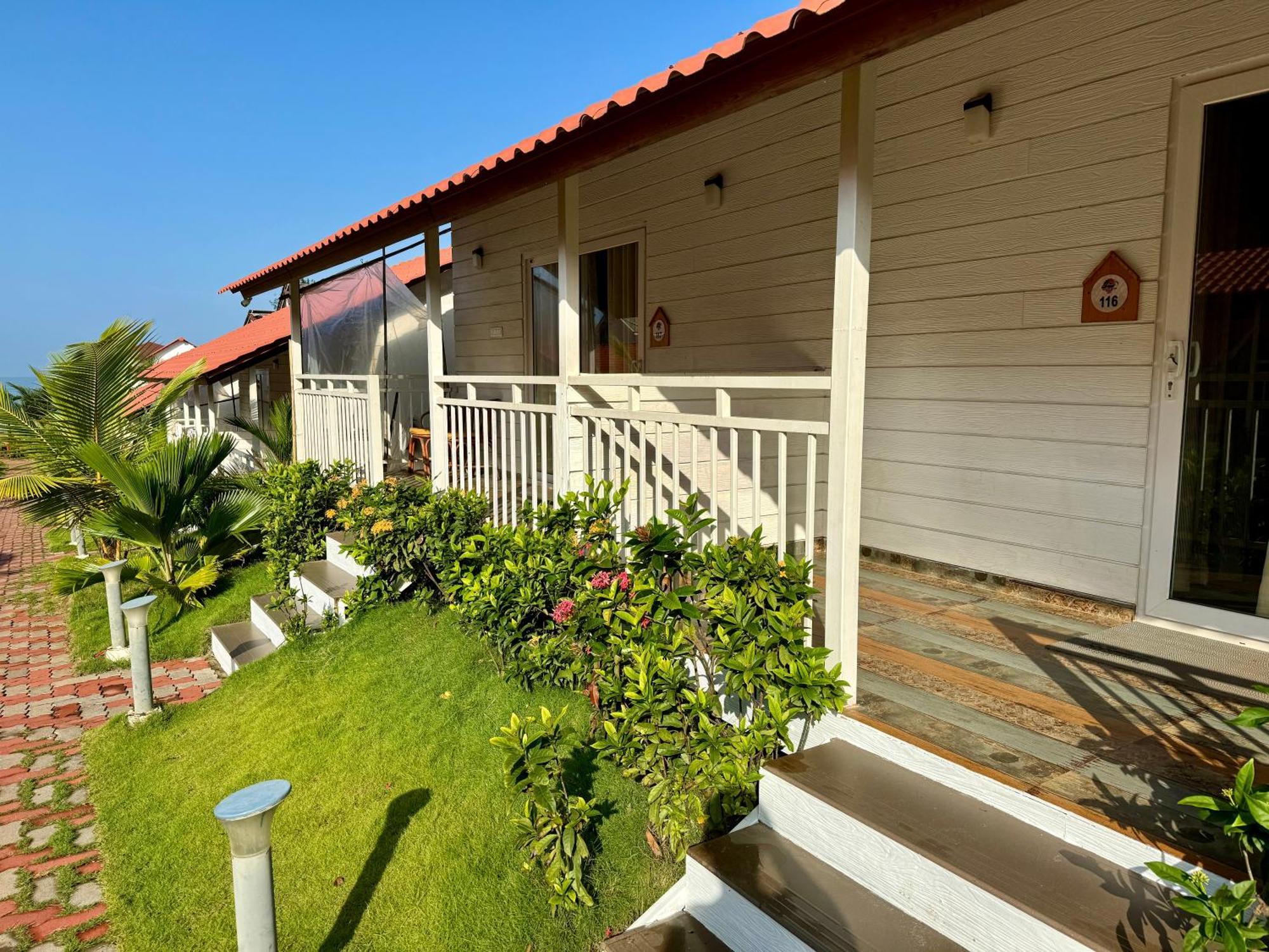 Maargit Beach Resort Mandrem Ngoại thất bức ảnh