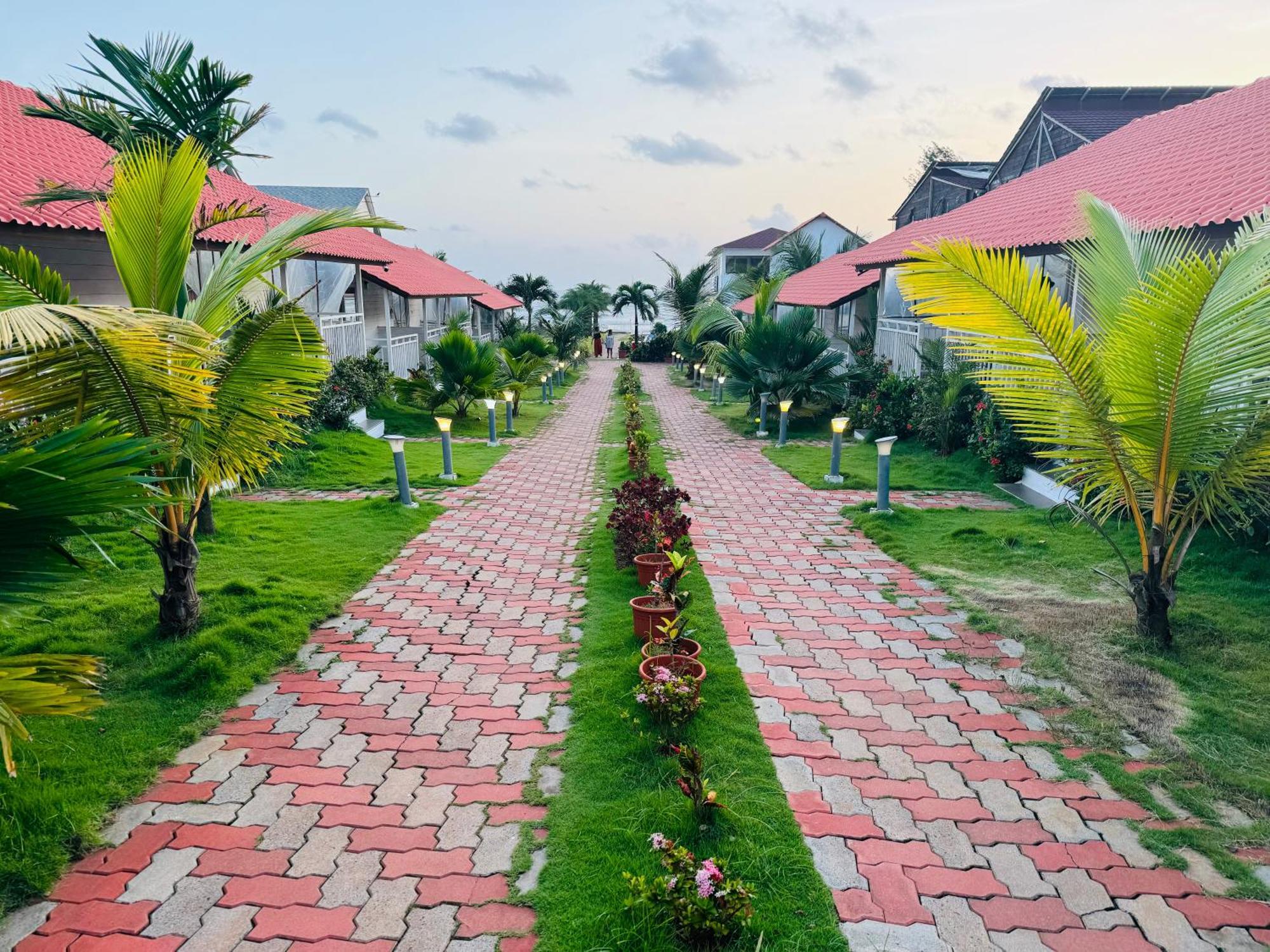 Maargit Beach Resort Mandrem Ngoại thất bức ảnh