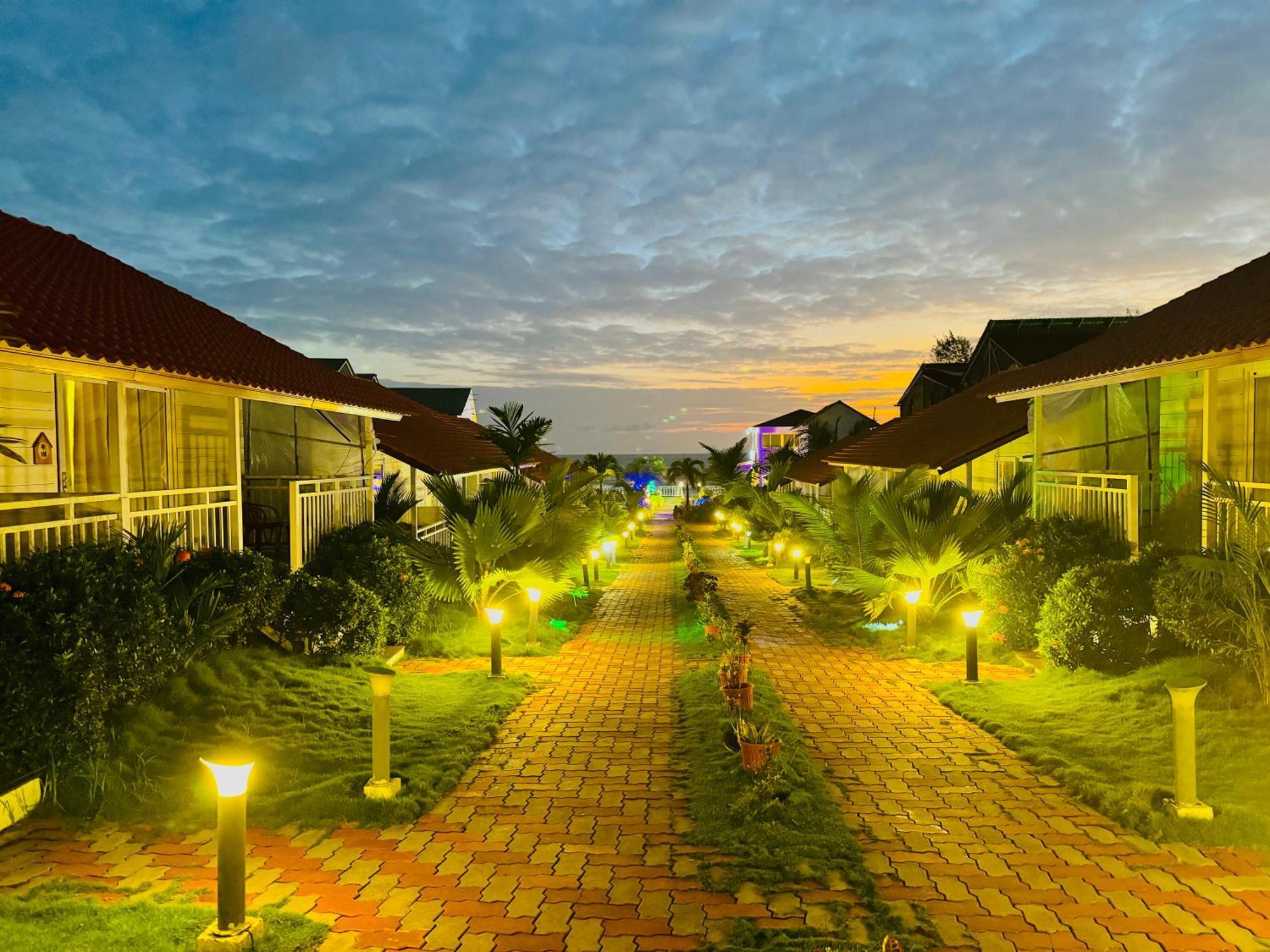 Maargit Beach Resort Mandrem Ngoại thất bức ảnh