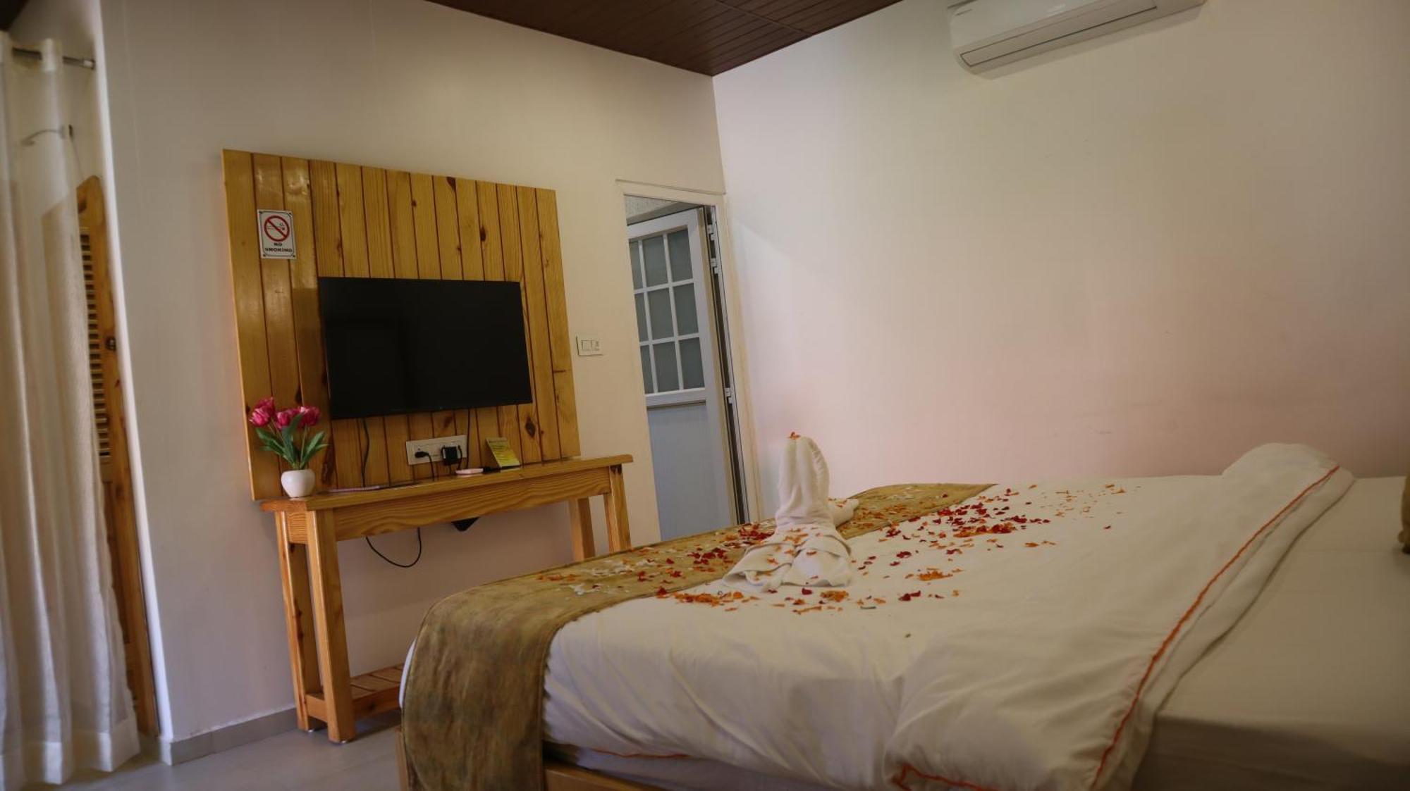 Maargit Beach Resort Mandrem Ngoại thất bức ảnh