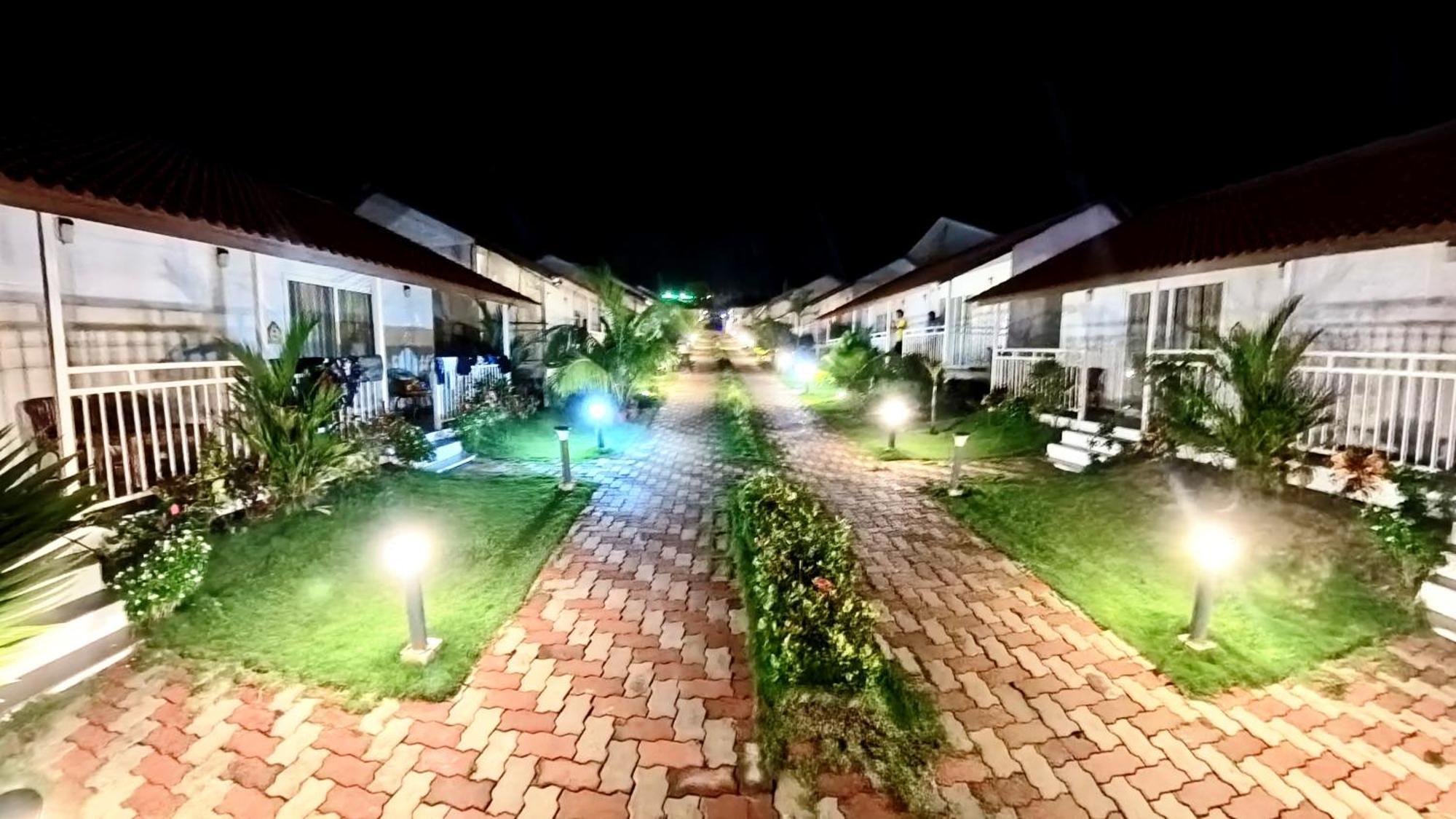 Maargit Beach Resort Mandrem Ngoại thất bức ảnh