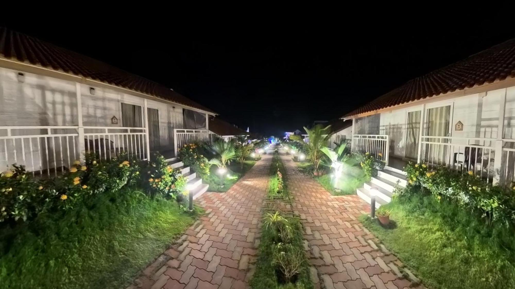 Maargit Beach Resort Mandrem Ngoại thất bức ảnh